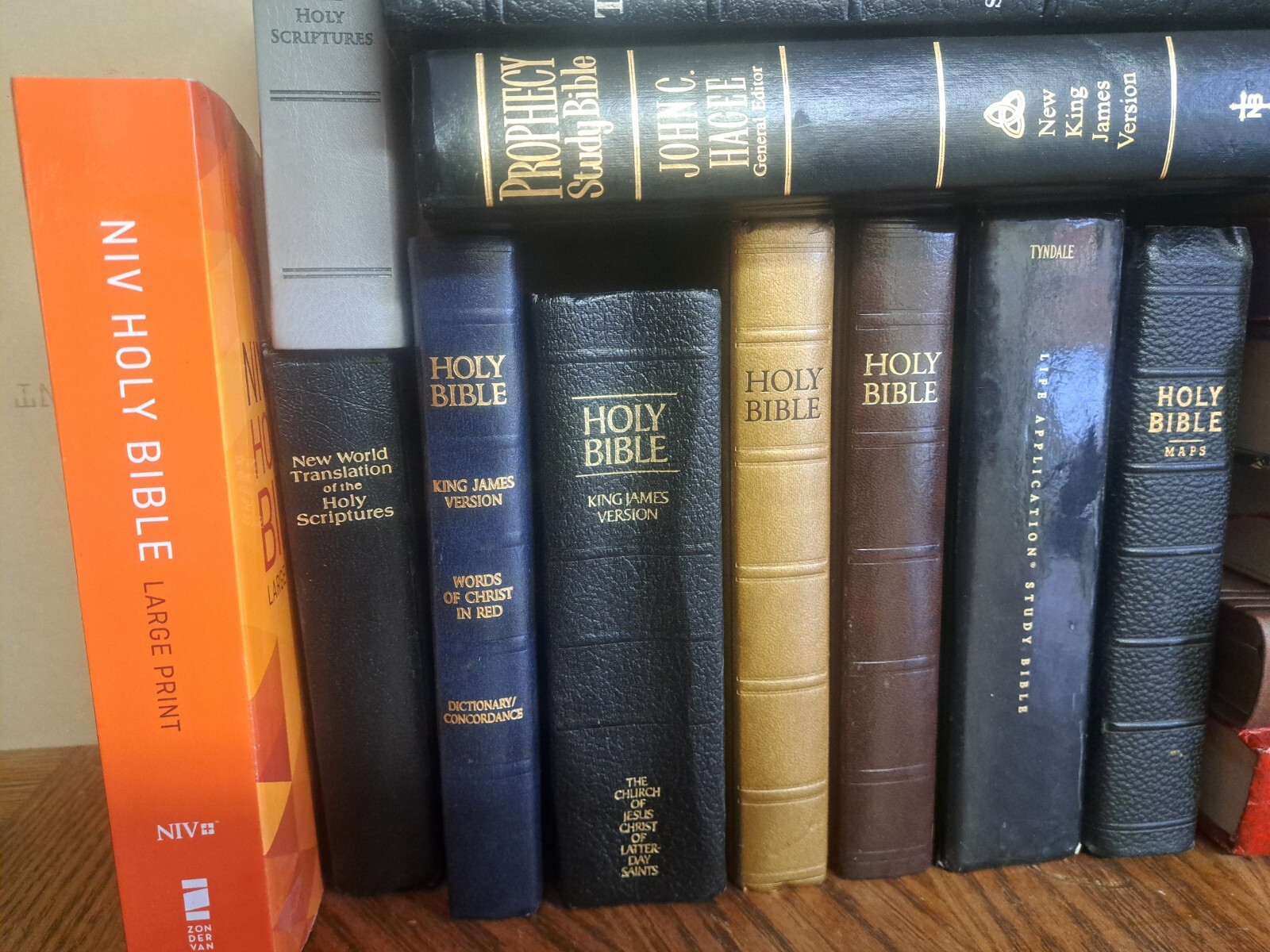 Lot of 5 – NEW / OLD Testament Bibles NIV KJV NWT NAB NKJV NLT King James Bible