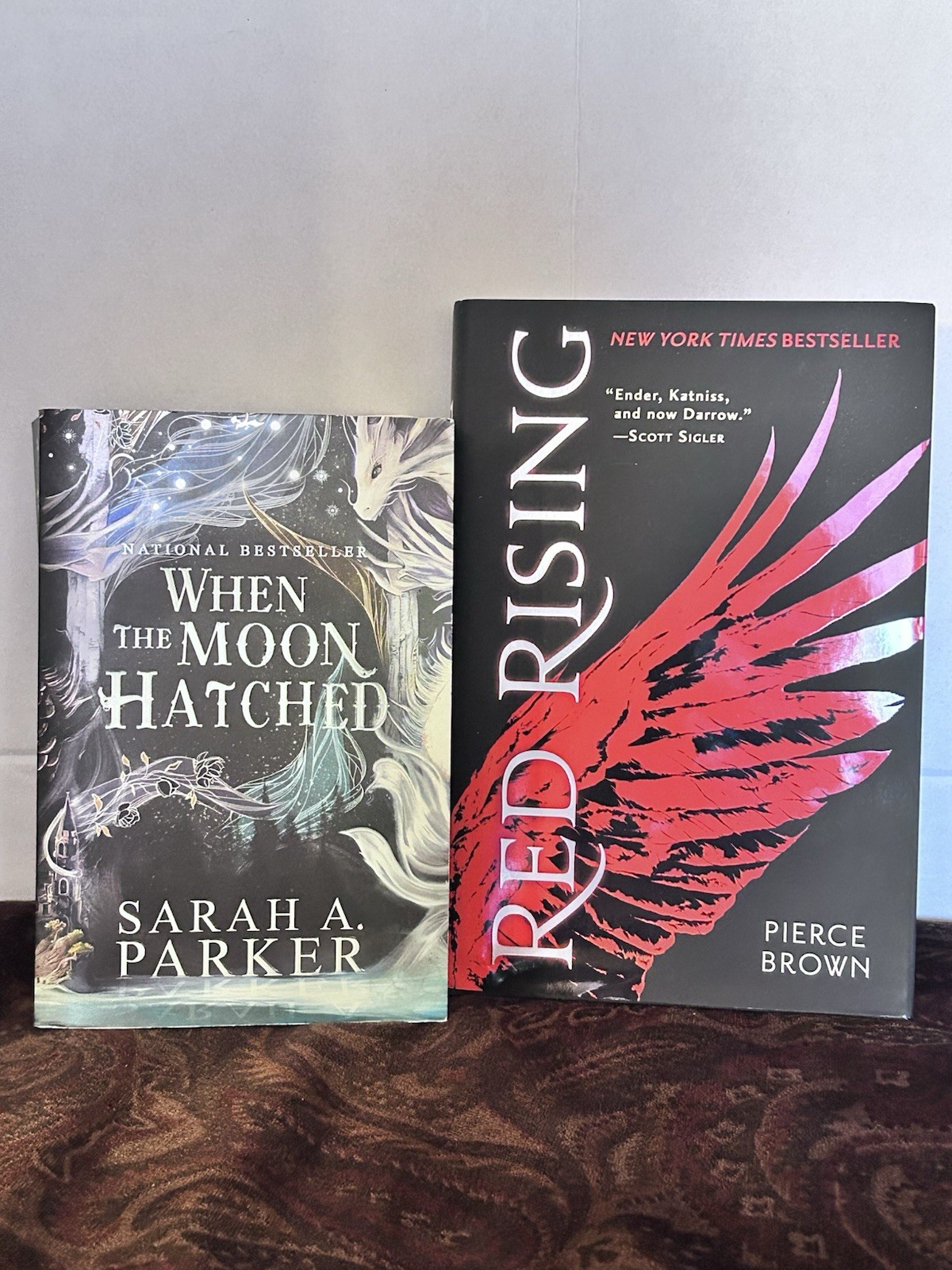 Red Rising Pierce Brown HC & When The Moon Hatched Sarah Parker PB Lot Booktok