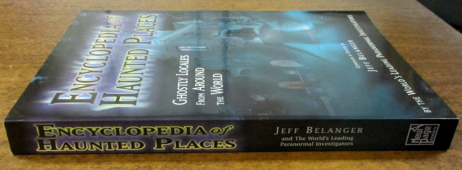 “Encyclopedia of Haunted Places” Ghostly Locales -Trade Paperback (2005)