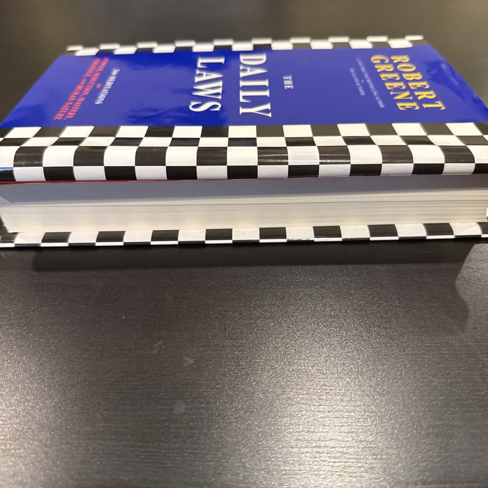 Robert Greene The Daily Laws Hardcover English: Power, Seduction, Strategy