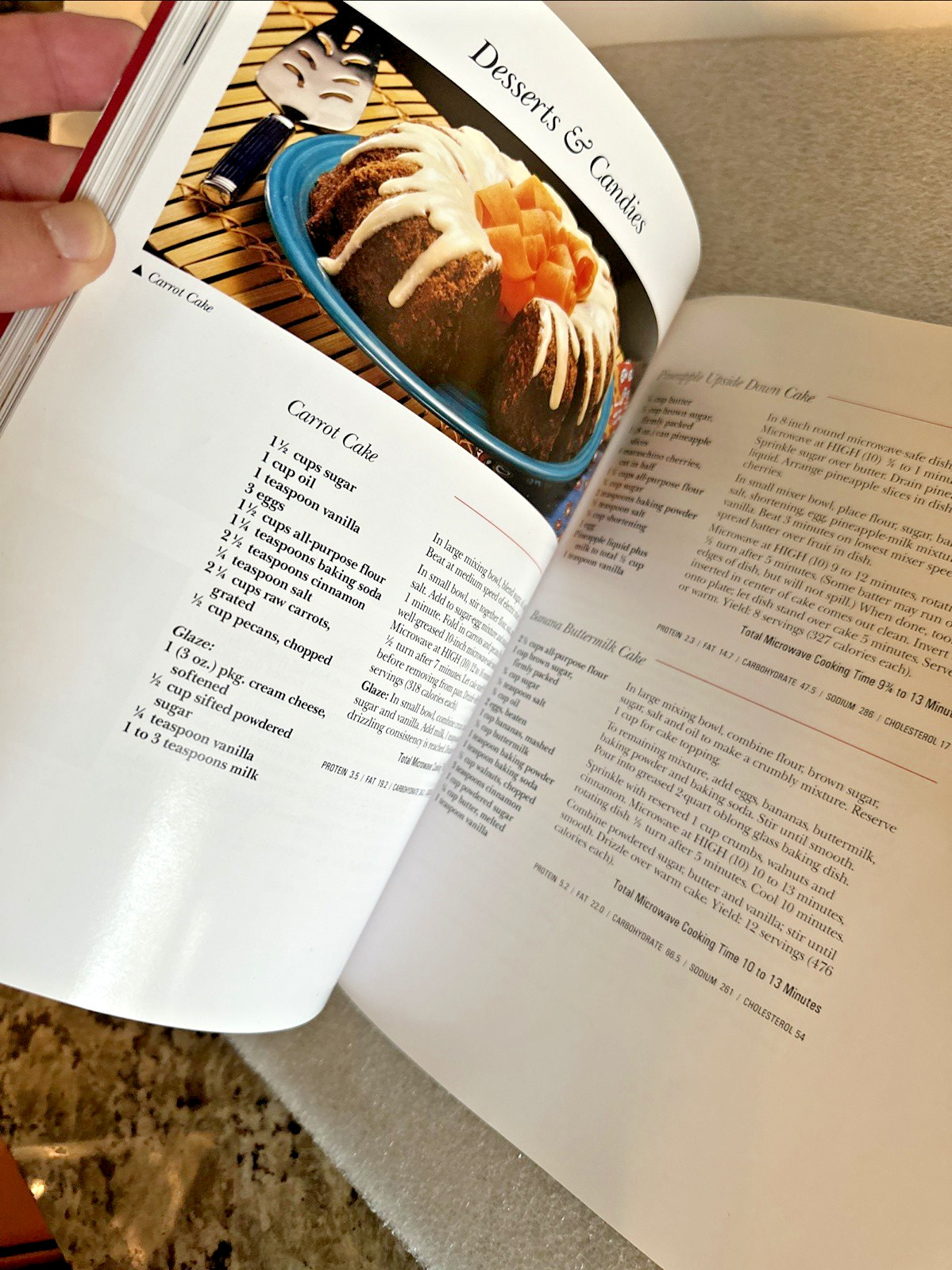 The Microwave Cookbook 1998 General Electric Co. 126 Pages – Brand New