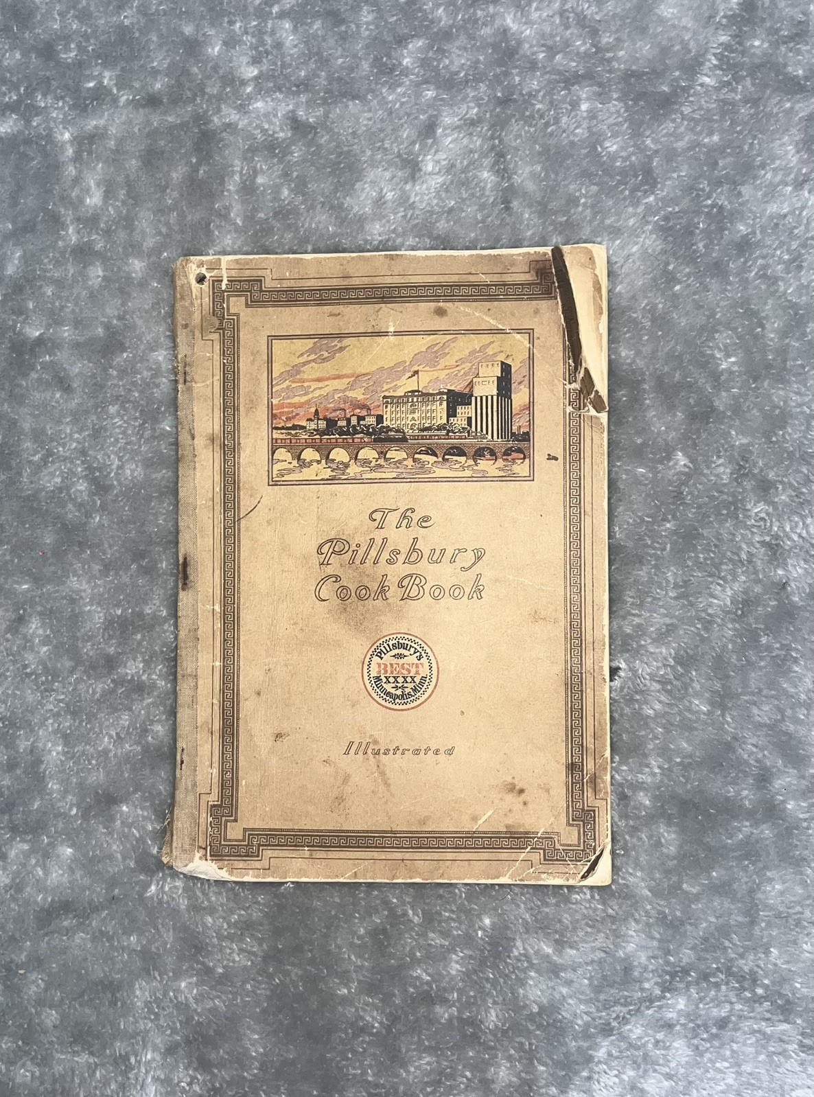 Vintage – The Pillsbury Cook Book – 1914 – 126 pages – Illustrated – Soft Cover