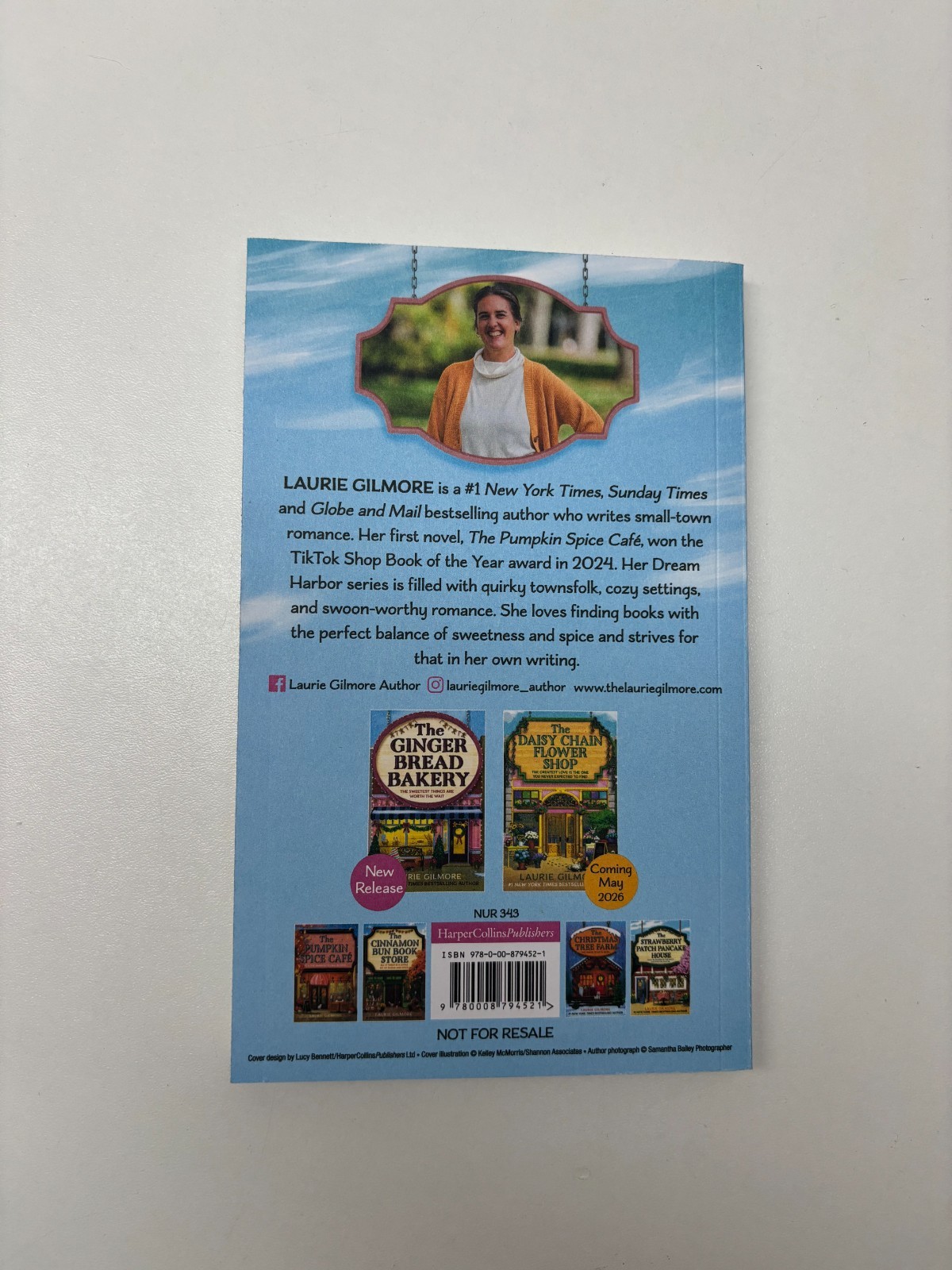 The apple pie ice cream parlor by Laurie Gilmore Dream Harbor series