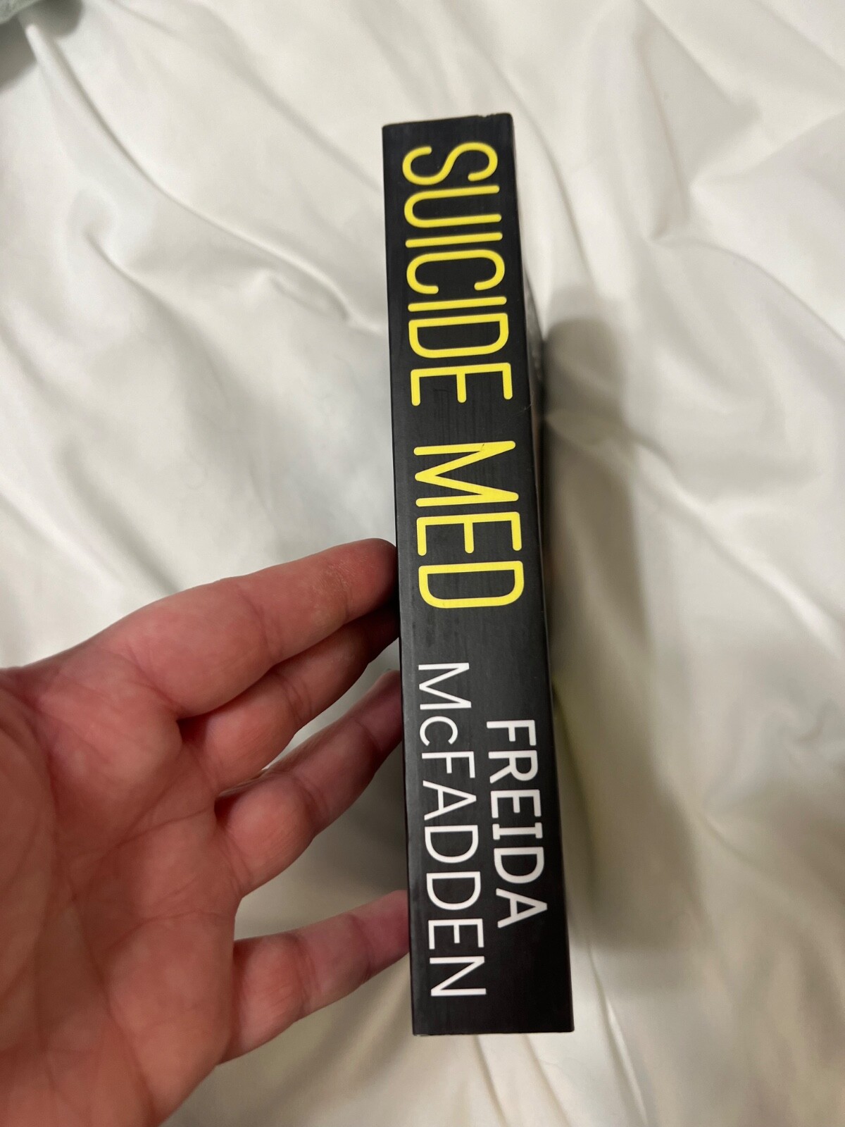 Suicide Med by Freida McFadden (Perfect Condition with Proof of Purchase)