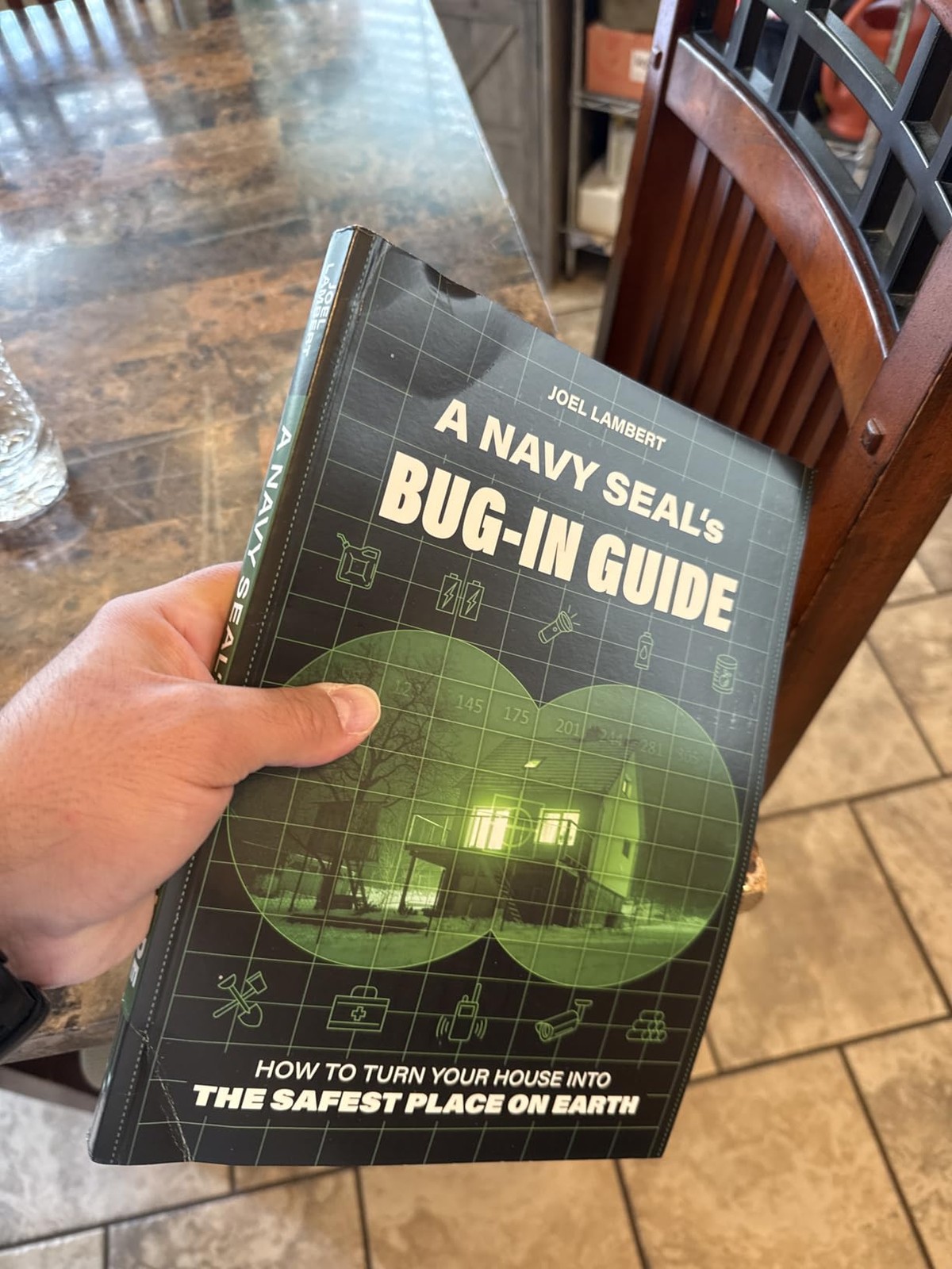 A Navy SEAL’s Bug-In Guide Book – Survival Home Defense Prepping Strategy – Used