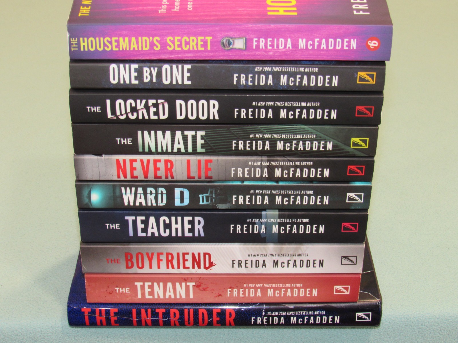 10 Book Lot: FREIDA MCFADDEN (Intruder~Tenant~Boyfriend~Teacher~Inmate~Housemaid