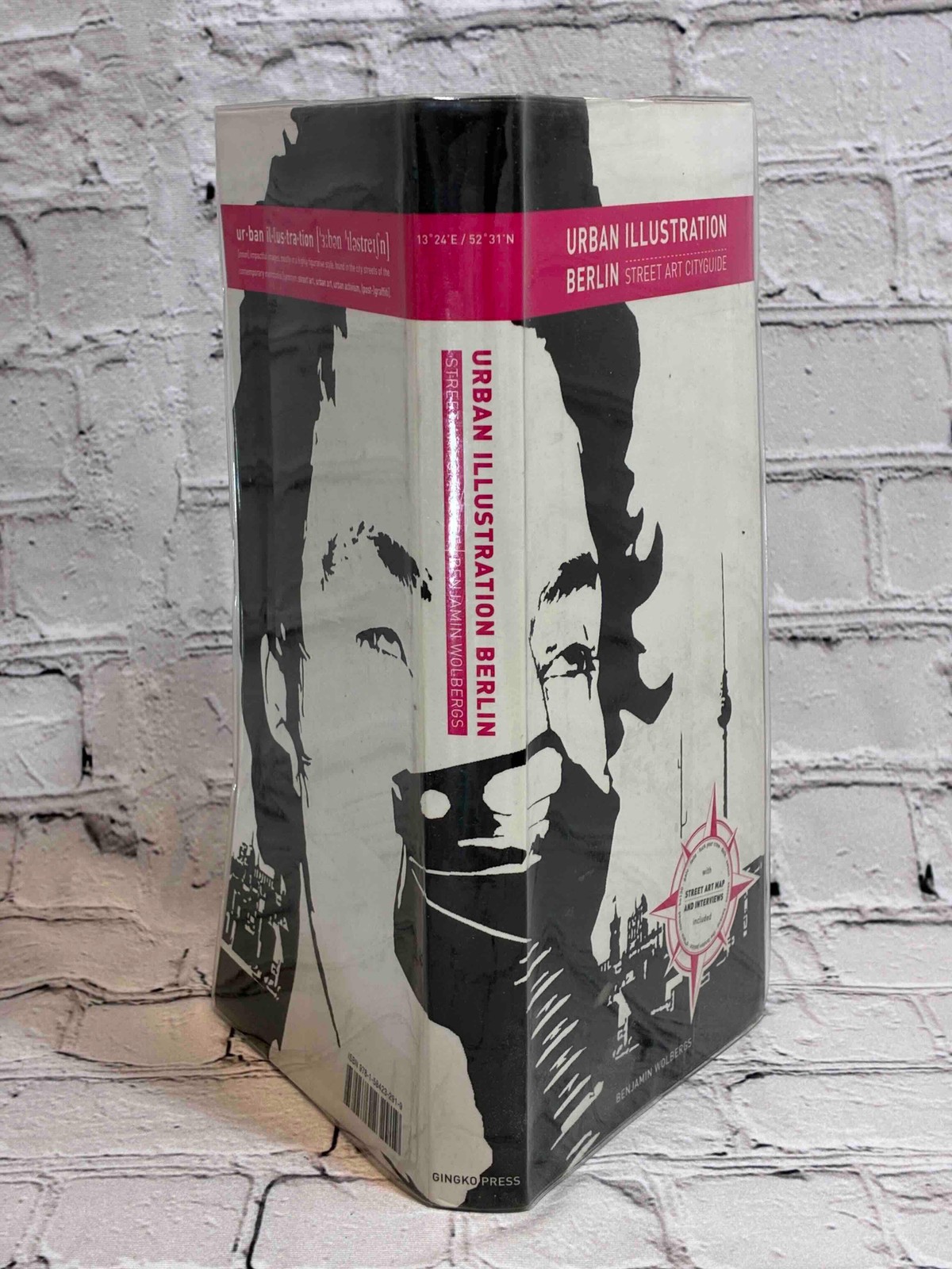 Urban Illustration Berlin: Street Art Cityguide by Benjamin Wolbergs [English an