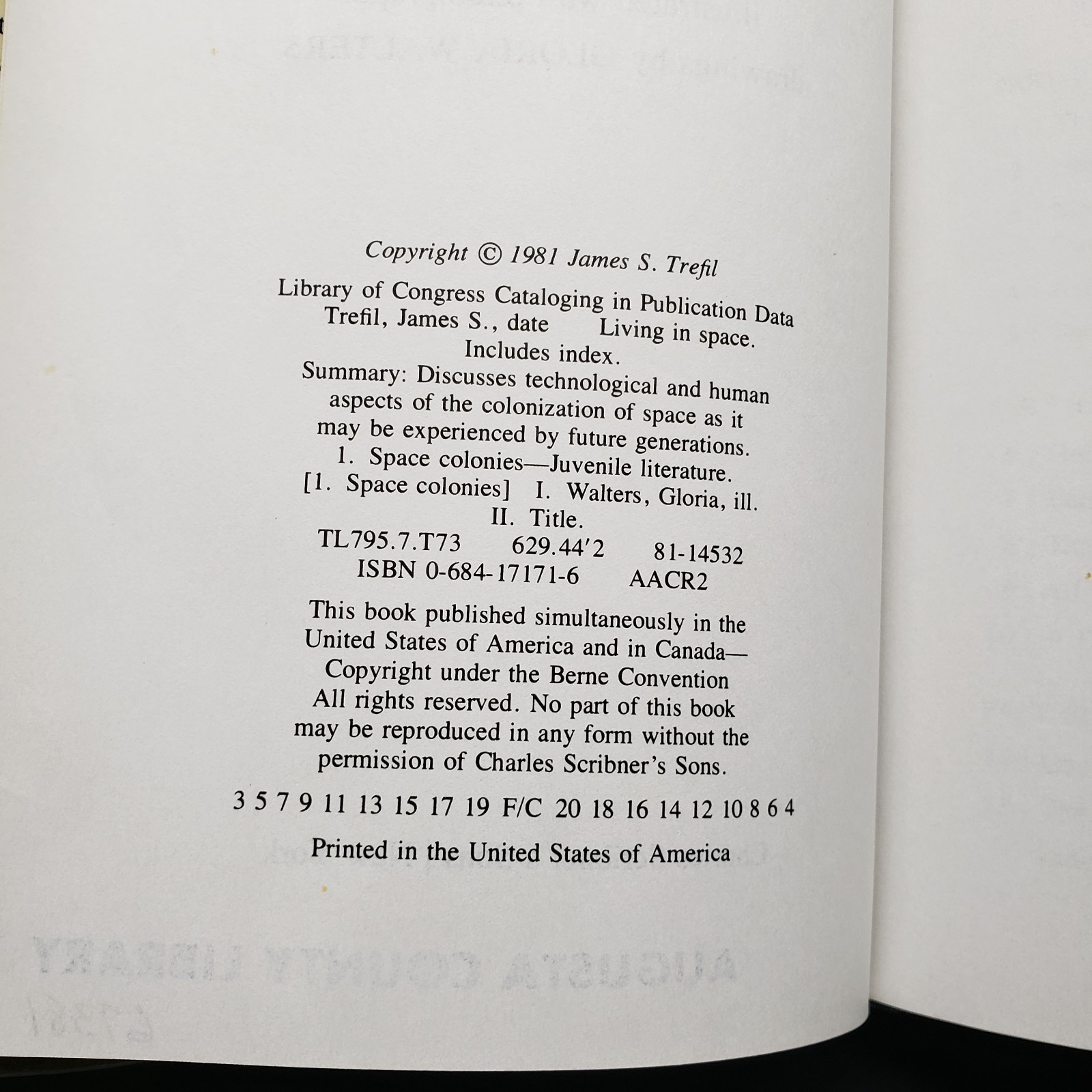 Living In Space – Hardback Book By James S. Trefil – Vintage 1981 – Colonization
