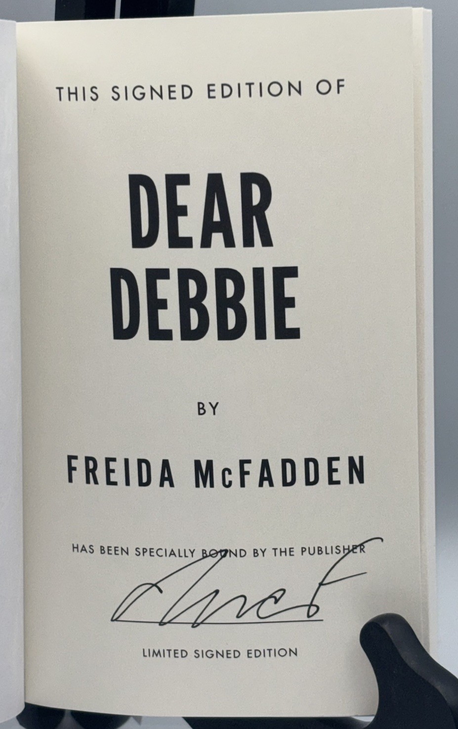 FREIDA MCFADDEN DEAR DEBBIE 2026 SIGNED AUTOGRAPHED 1ST ED. PAPERBACK SHIPS ASAP