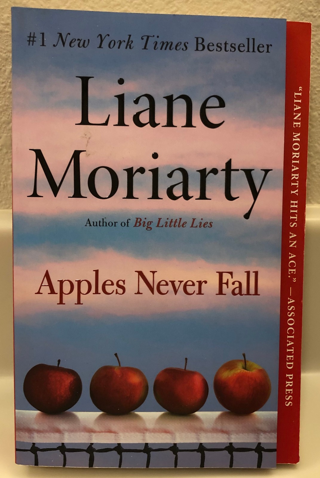 Apples Never Fall, Liane Moriarty NEW trade PB Siblings, marriage, mystery
