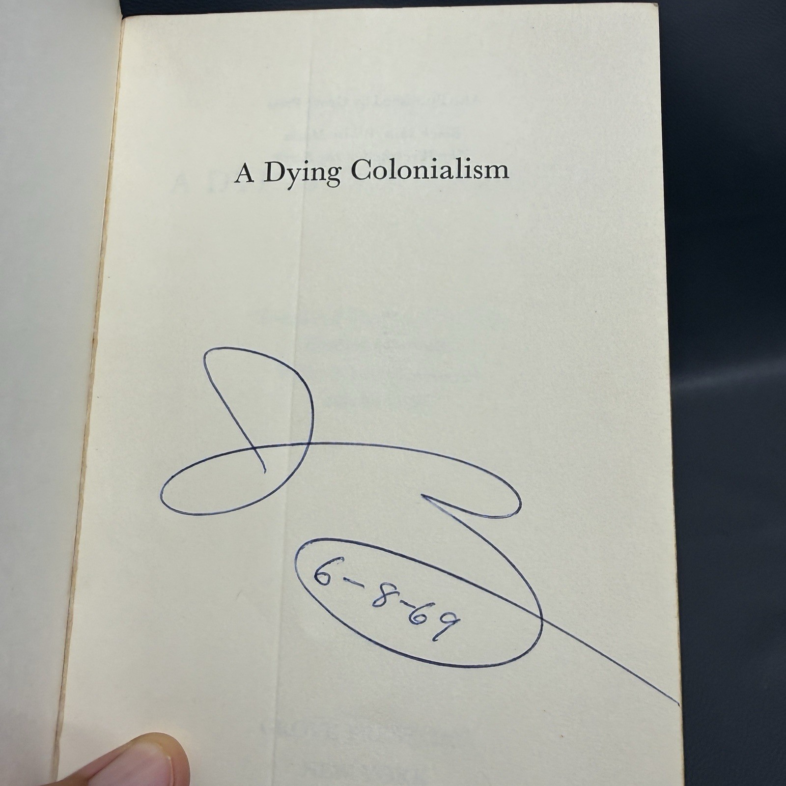 Vintage A Dying Colonialism Frantz Fanon Red Trade PB 1967 Grove Press Evergreen