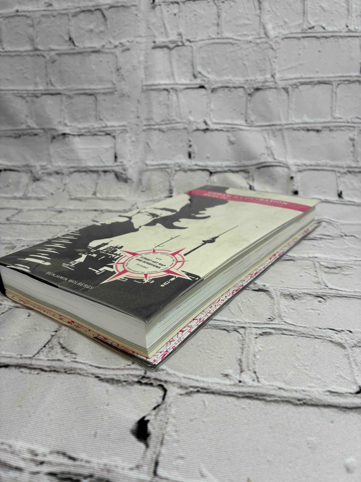 Urban Illustration Berlin: Street Art Cityguide by Benjamin Wolbergs [English an