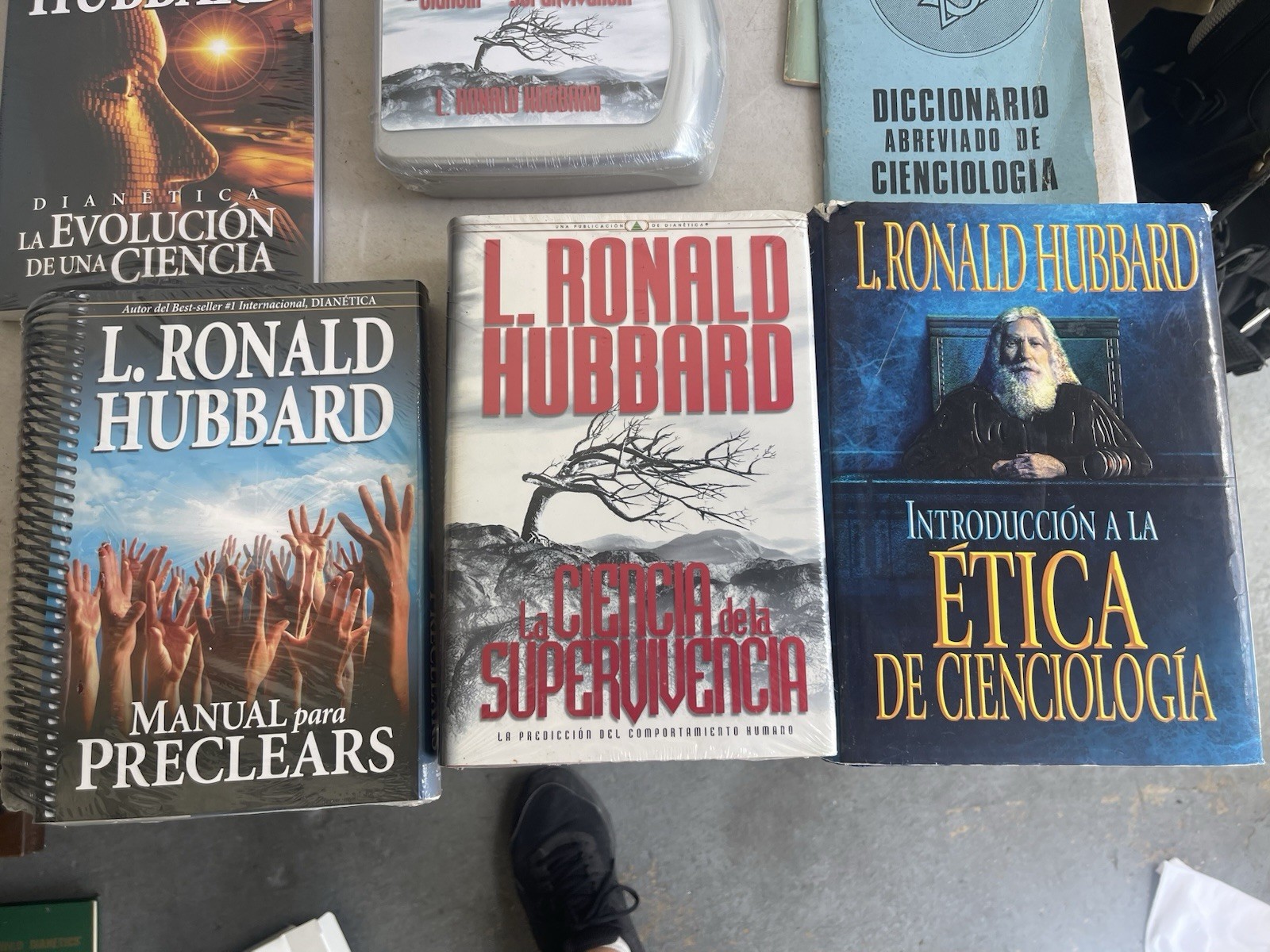 Scientology Books and Lectures Lot L Ron Hubbard Dianetics Lot of 14 in Spanish