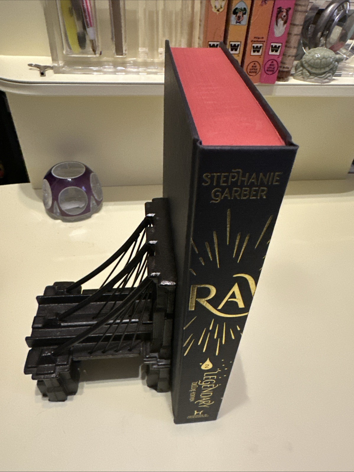 LEGENDARY DELUXE EDITION STEPHANIE GARBER HC RARE COLLECTIBLE SIGNED BOOK C3