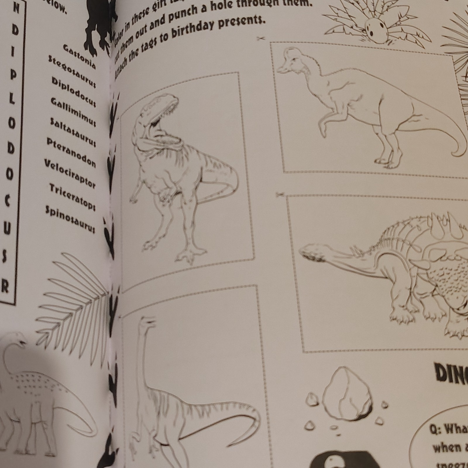 Dinosaur Coloring Book : Giant Dino Coloring Book for Kids Ages 2-4 & Toddlers.