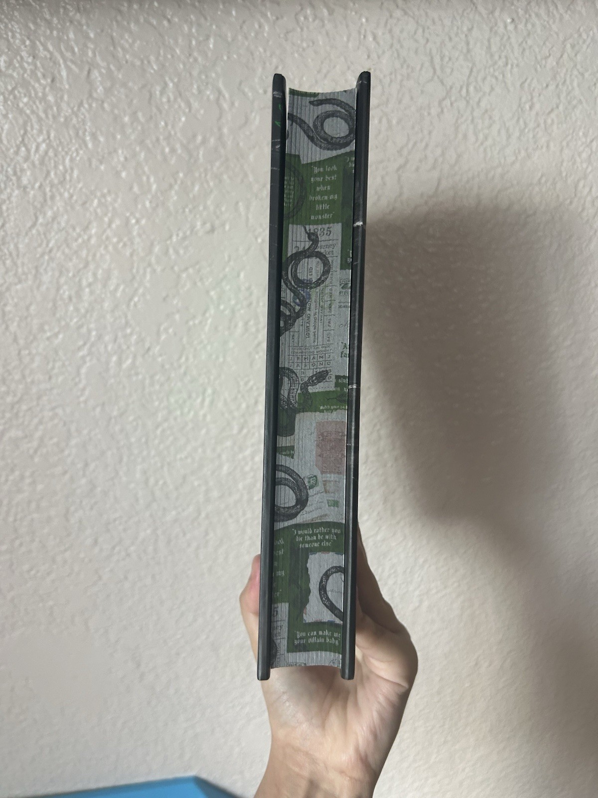 Kiss The Villain by Rina Kent (Digitally Signed) BADDIES BOX