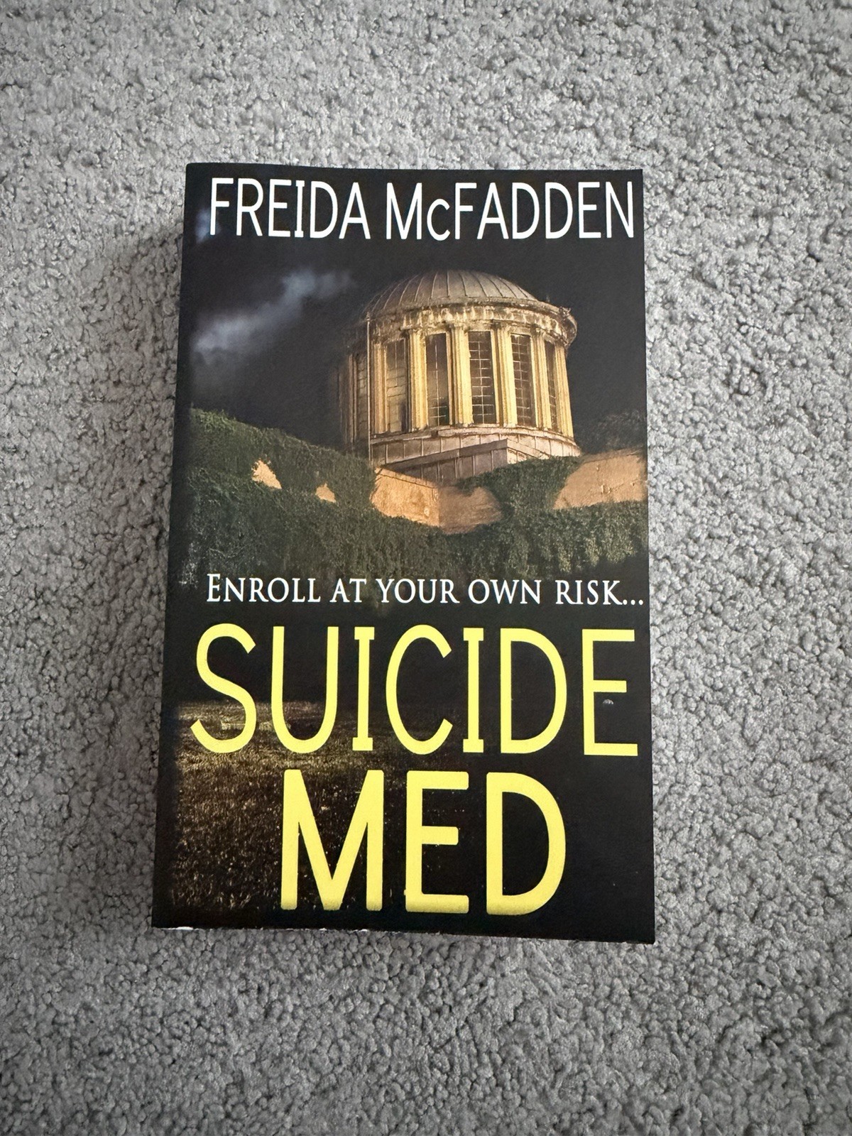Suicide Med by Freida McFadden – 2014 OUT OF PRINT RARE OOP