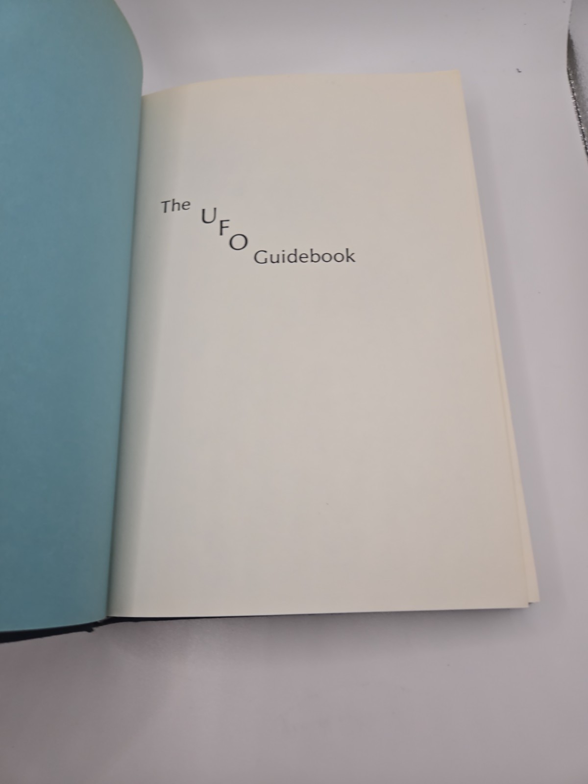 The UFO Guidebook ASPECT OF OFOLOGY by Simon Mennick & Norman J. Briazack 1978