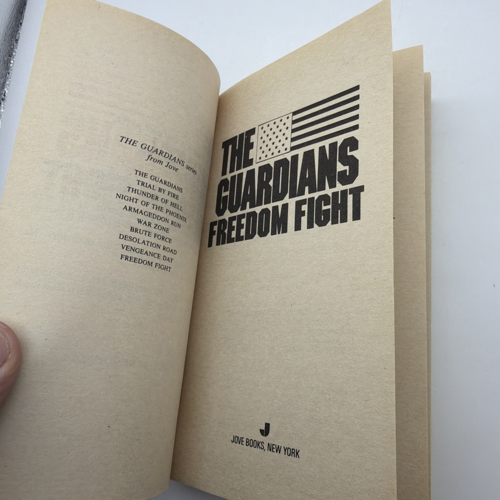 THE GUARDIANS-FREEDOM FIGHT #10 IN THE GRUARDIANS Richard Austin 1st Printing