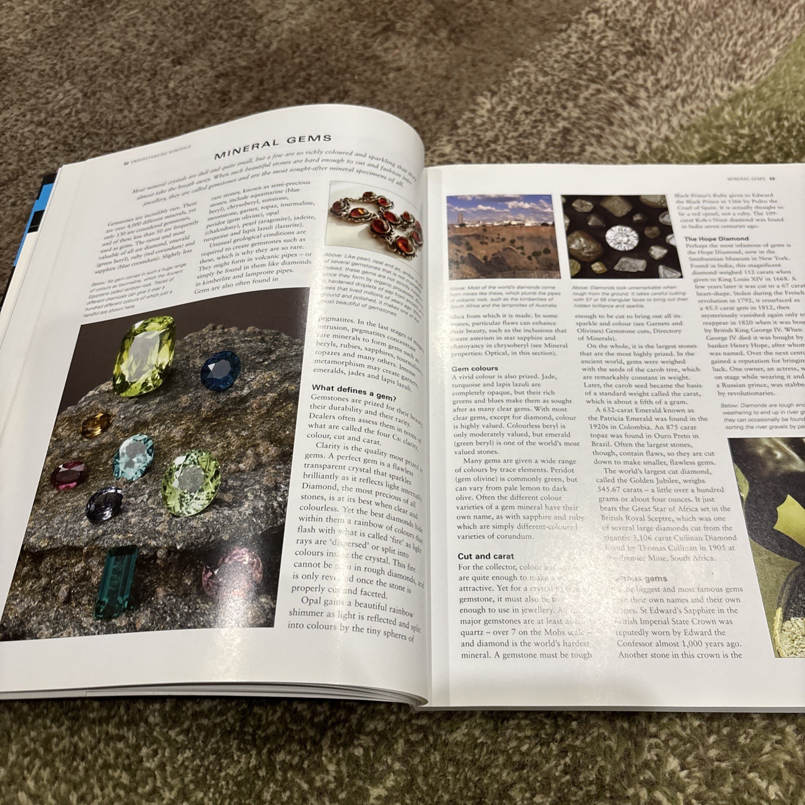 Illustrated Guide to Minerals of the World by John Farndon (Paperback)
