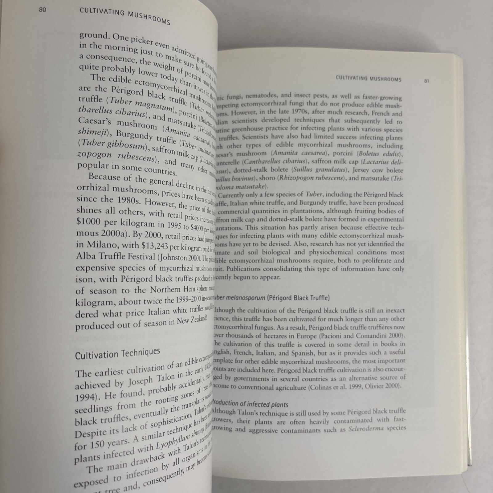 Edible and Poisonous Mushrooms of the World by Hall, Stepheson, Buchanan, Yun