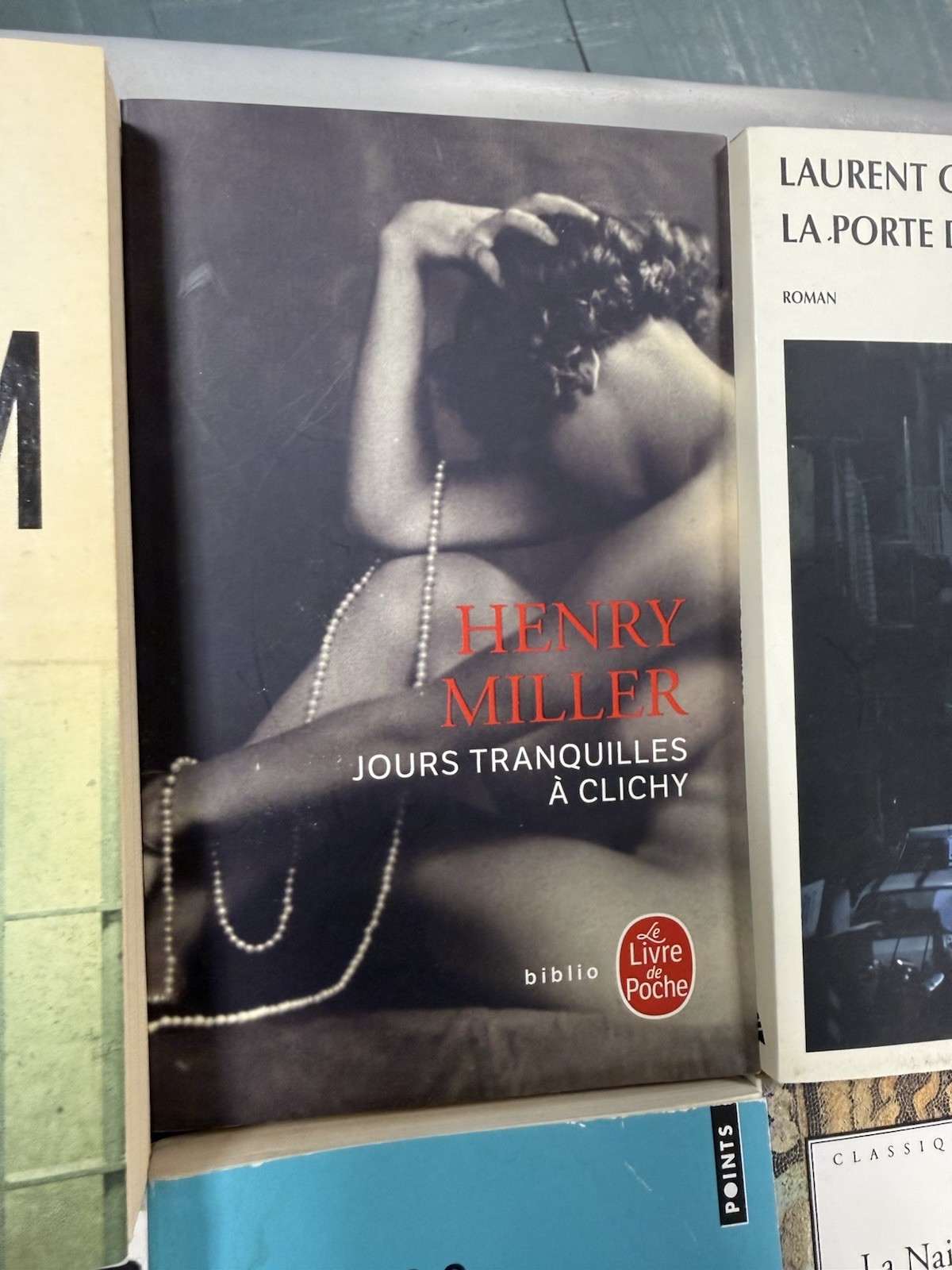 Lot of 10 books in the FRENCH Language Paperbacks. Mixed Genre