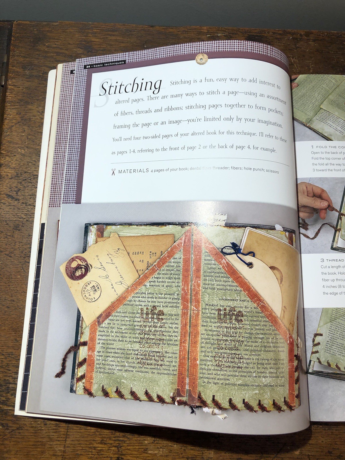 Altered Books Workshop : 18 Creative Techniques for Self-Expression 126 Pages