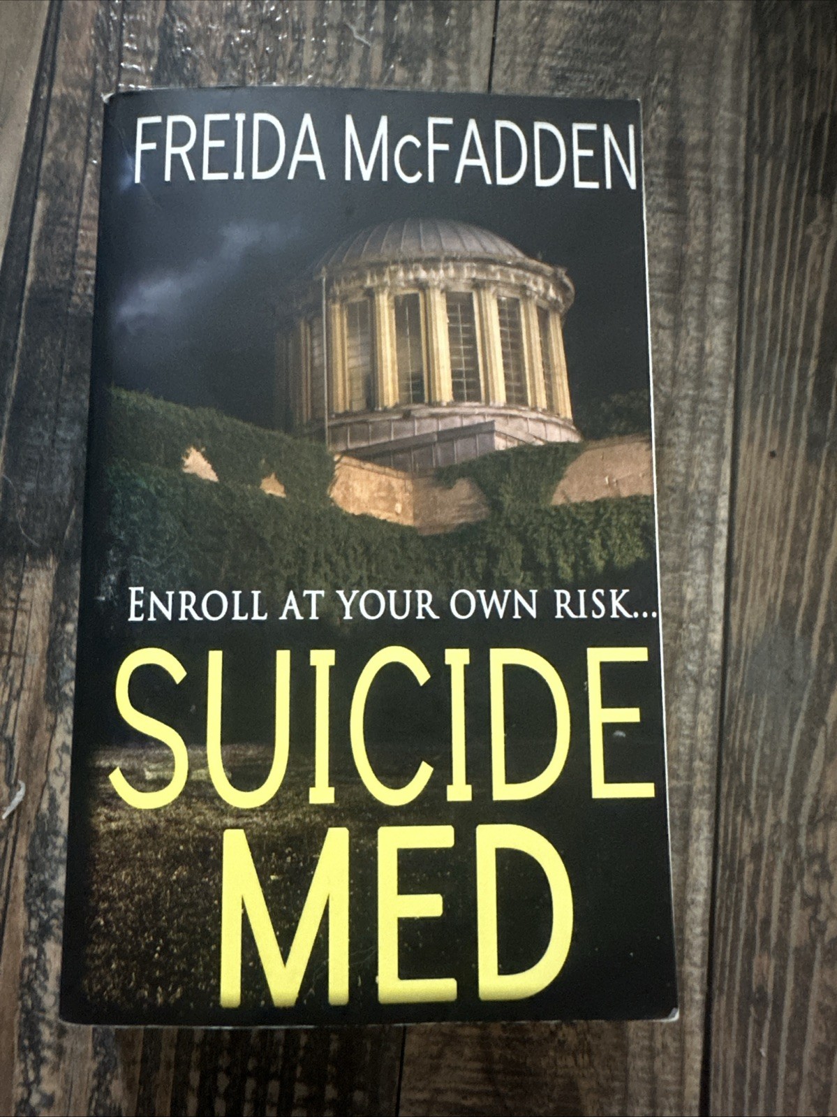 Suicide Med. Author: Freida McFadden. Out Of Print. Authentic