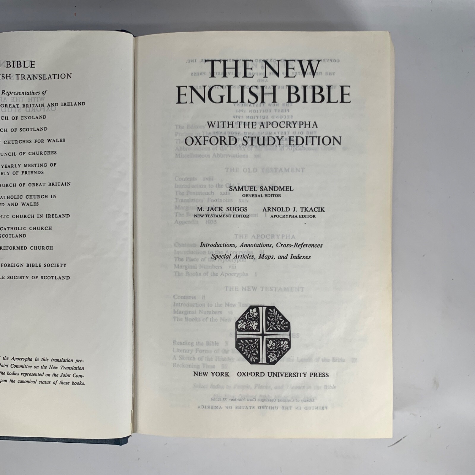 The New English Bible with the Apocrypha Oxford Study Edition 1976
