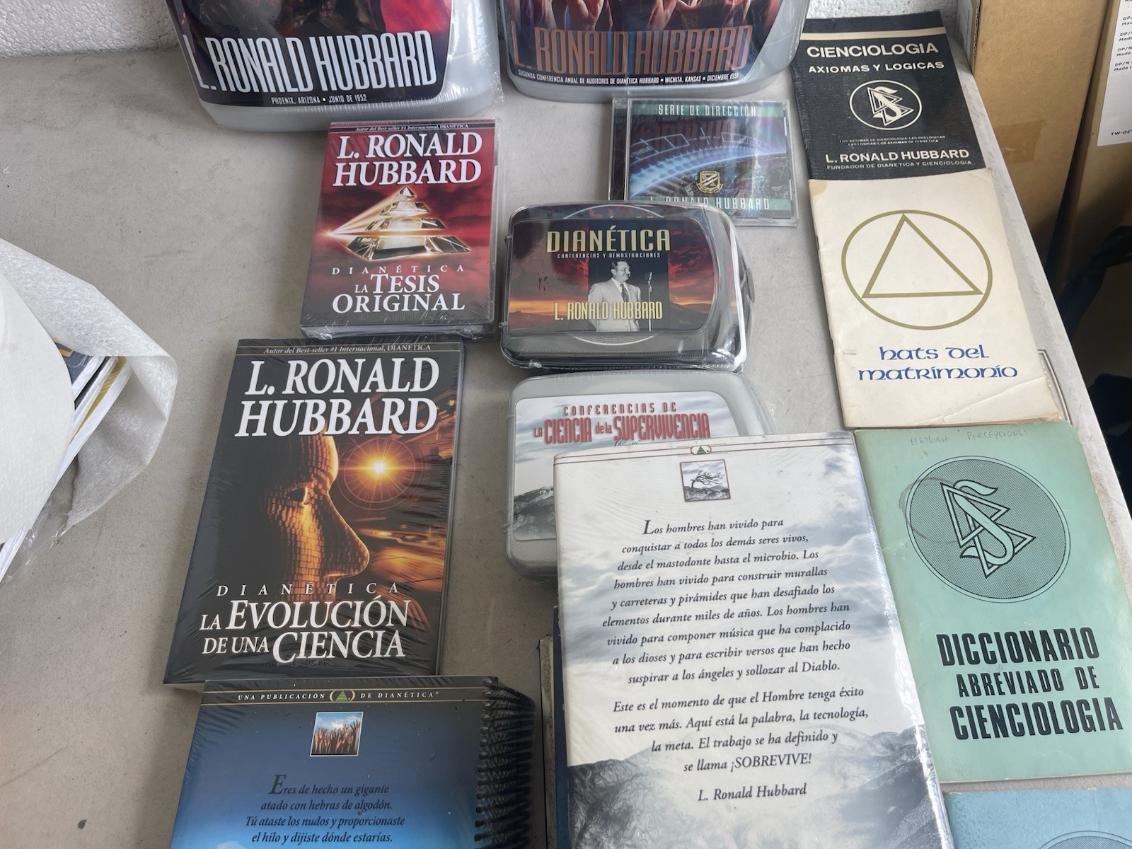 Scientology Books and Lectures Lot L Ron Hubbard Dianetics Lot of 14 in Spanish