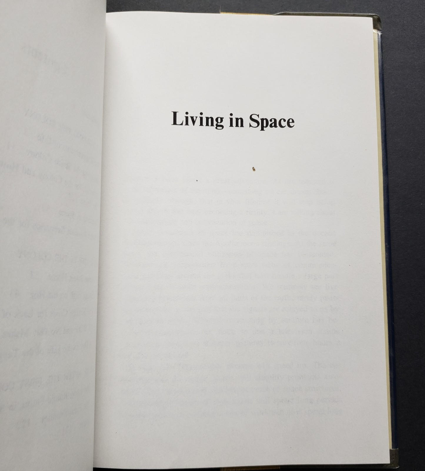 Living In Space – Hardback Book By James S. Trefil – Vintage 1981 – Colonization
