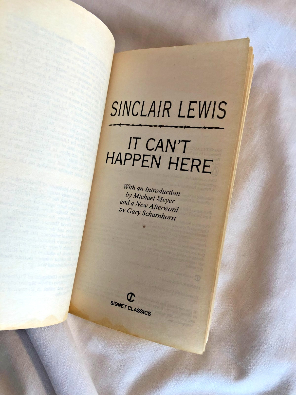 IT CAN’T HAPPEN HERE by SINCLAIR LEWIS SIGNET CLASSICS PBK 2014