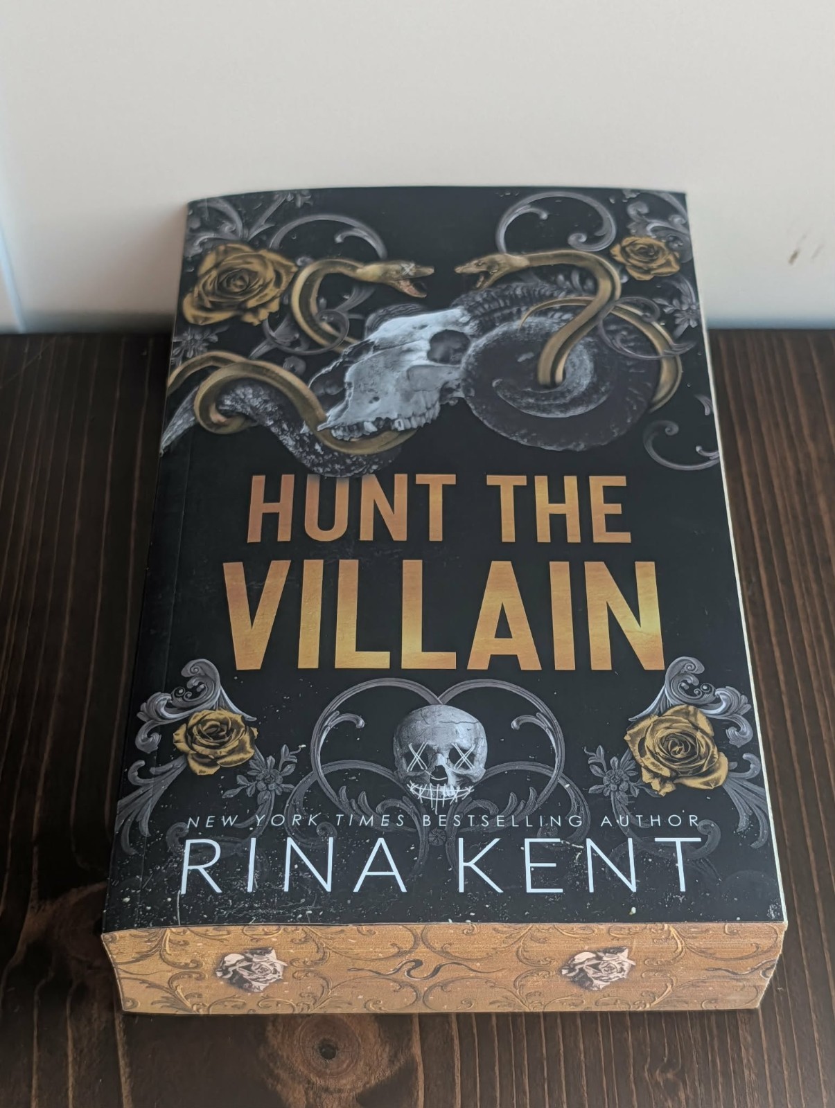 Hunt the Villain (Deluxe Edition) by Rina Kent Paperback