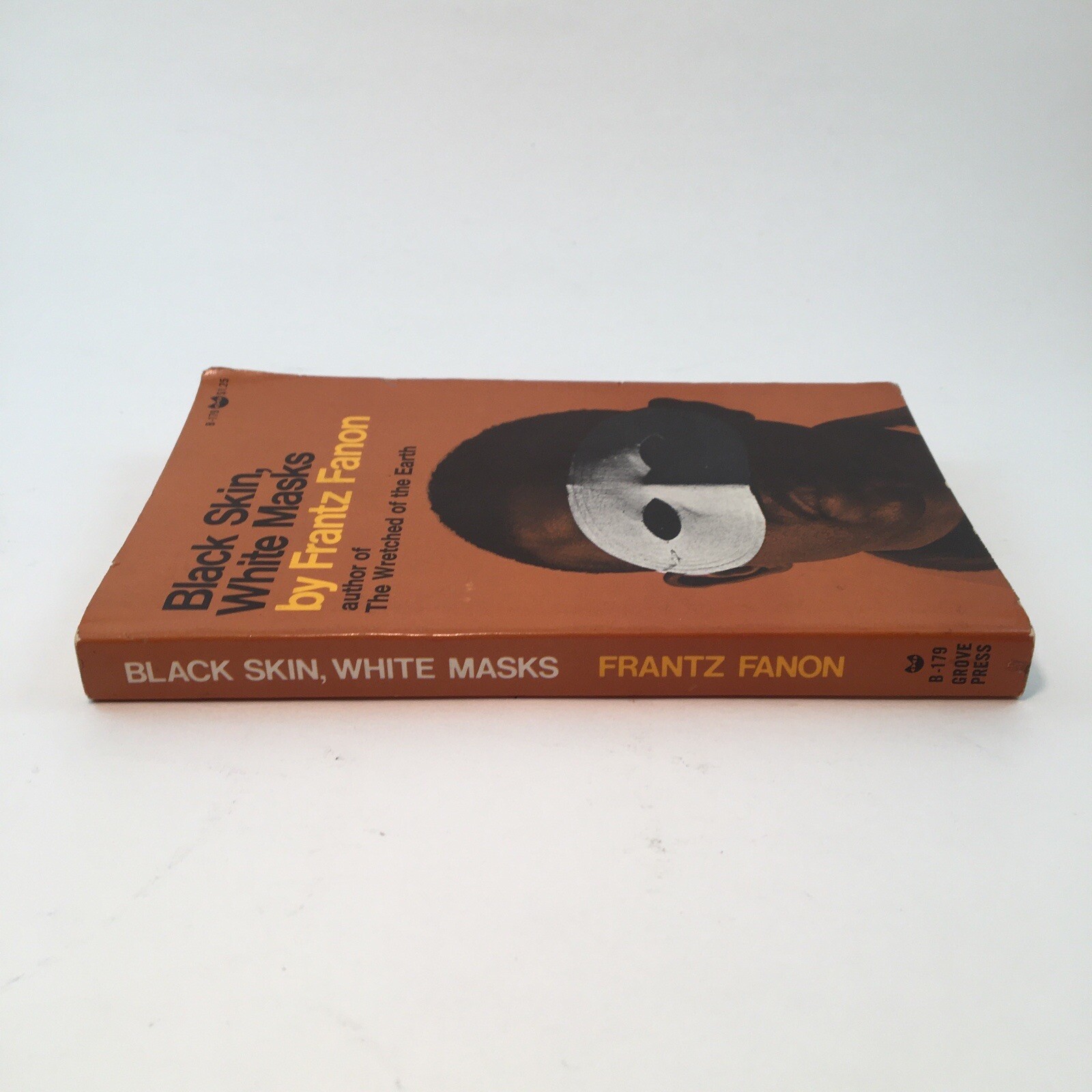 BLACK SKIN, WHITE MASKS FRANTZ FANON PB NF SCARCE