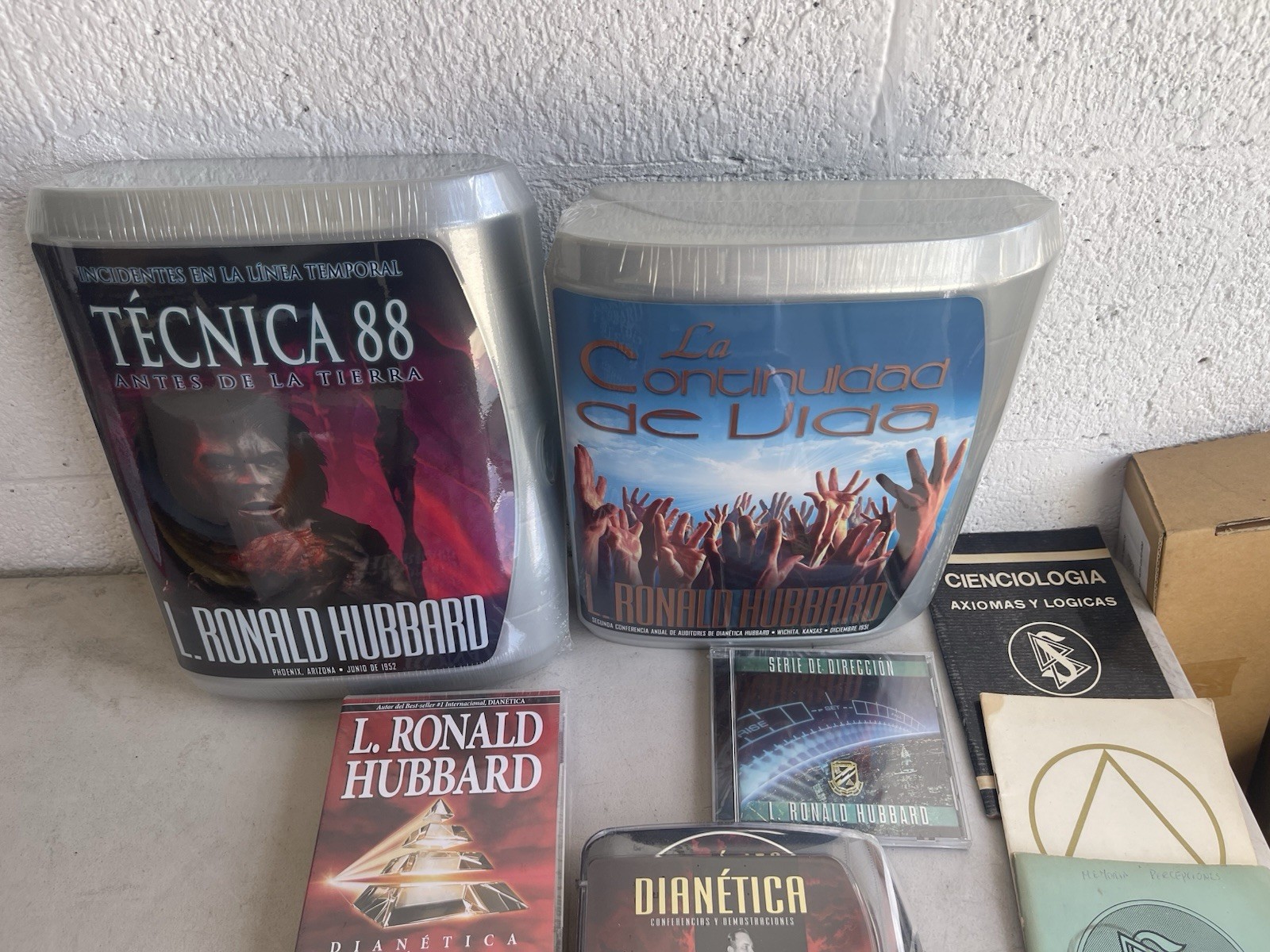Scientology Books and Lectures Lot L Ron Hubbard Dianetics Lot of 14 in Spanish