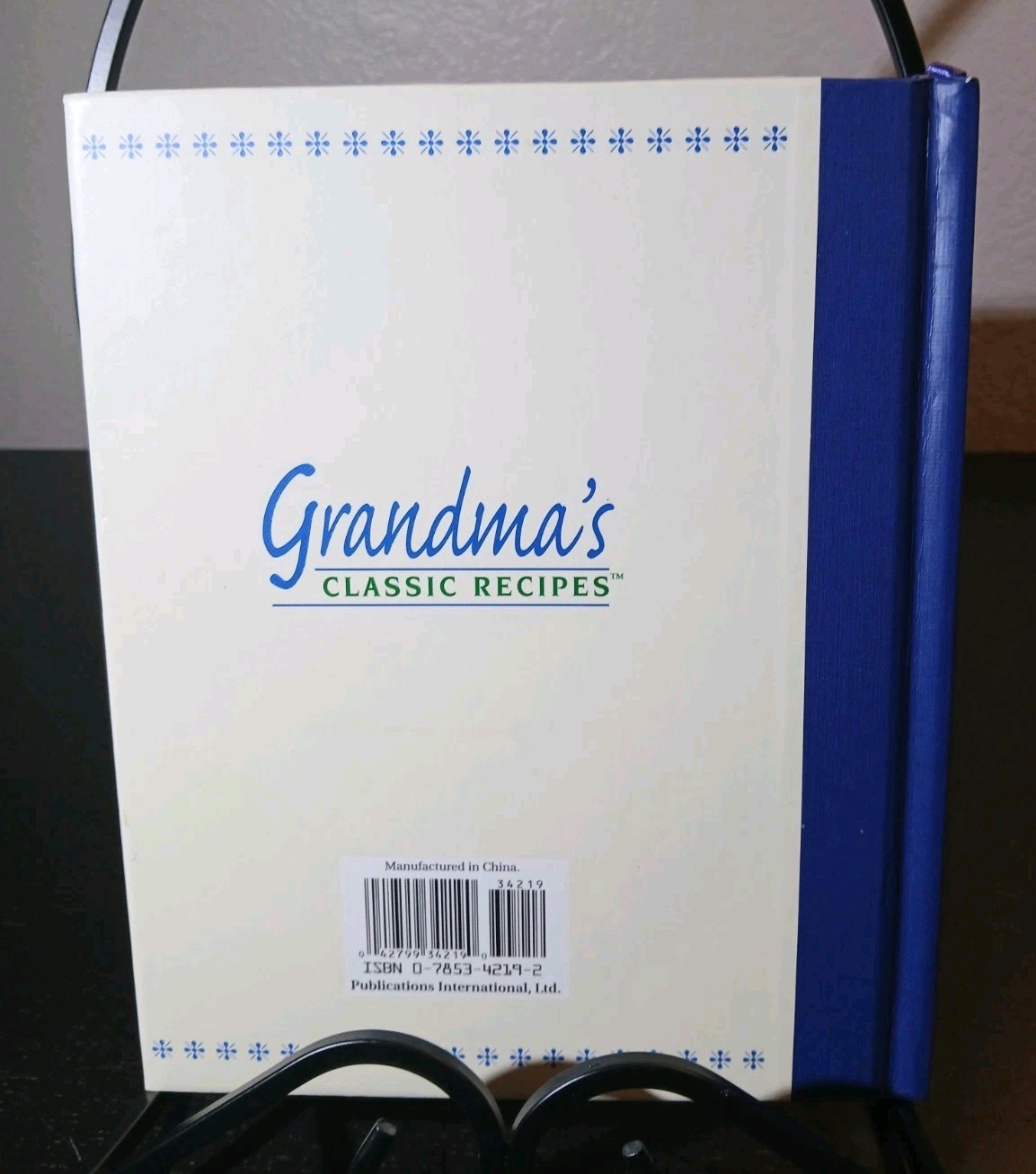 Grandma’s Classic Recipes 2000 Hard Cover -126 pages Cooking, Baking #B56