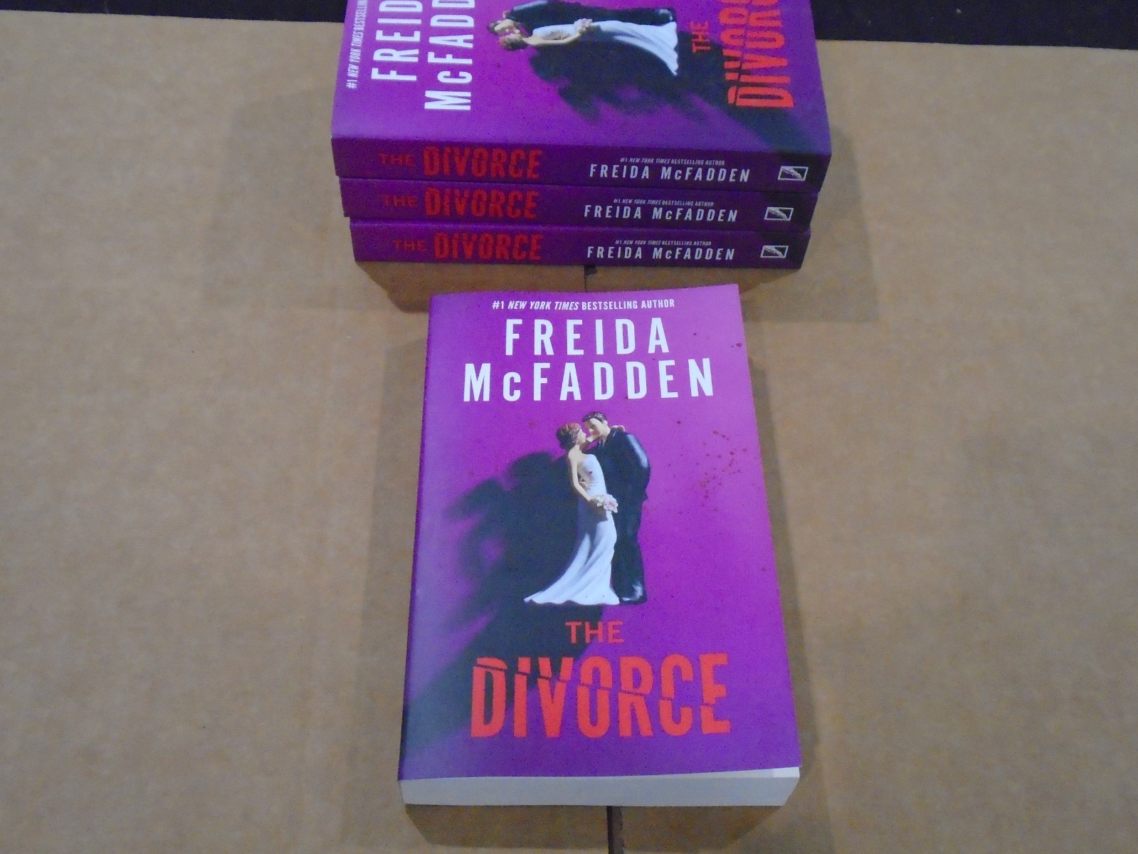 Signed Freida McFadden The Divorce US First Paperback The Housemaid