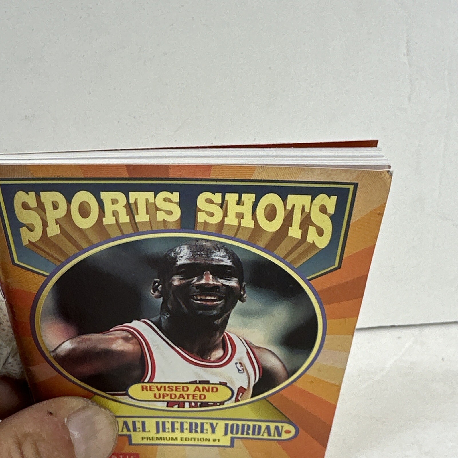 HOF MICHAEL JORDAN 1995 PREMIUM EDITION 44 PAGE 2.5 IN. BY 4 IN. BOOKLET #1