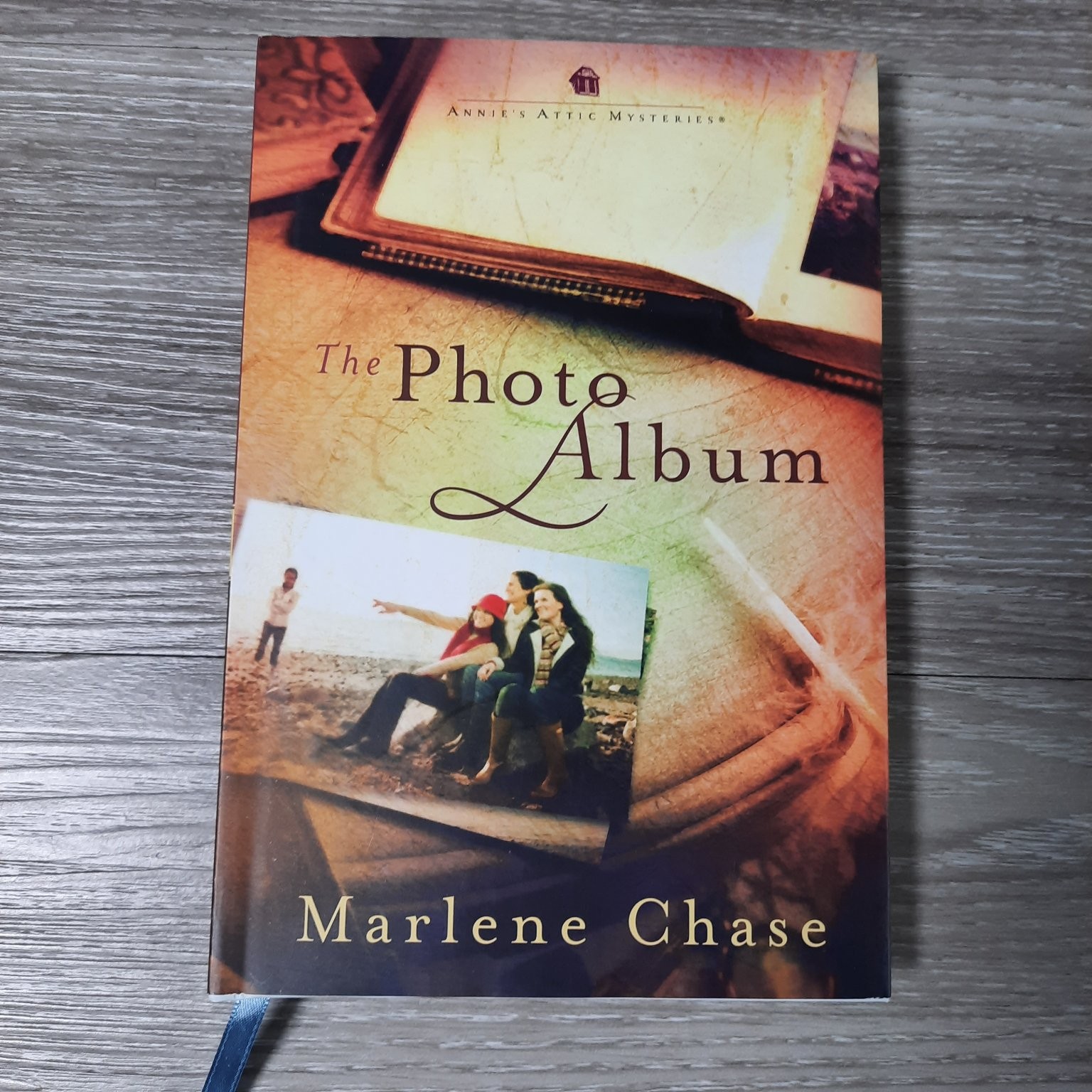 The Photo Album Marlene Chase 2020 Annie’s Attic Mysteries Fiction Annie’s