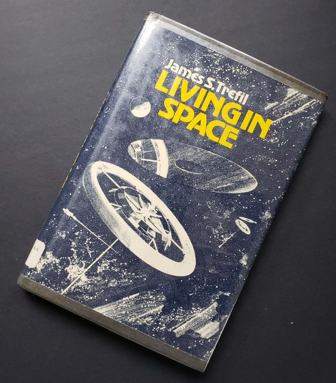 Living In Space – Hardback Book By James S. Trefil – Vintage 1981 – Colonization