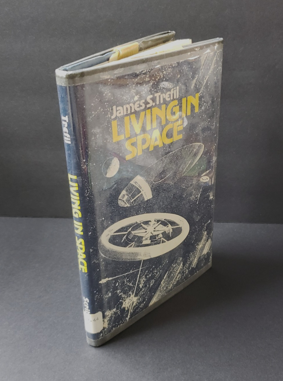 Living In Space – Hardback Book By James S. Trefil – Vintage 1981 – Colonization