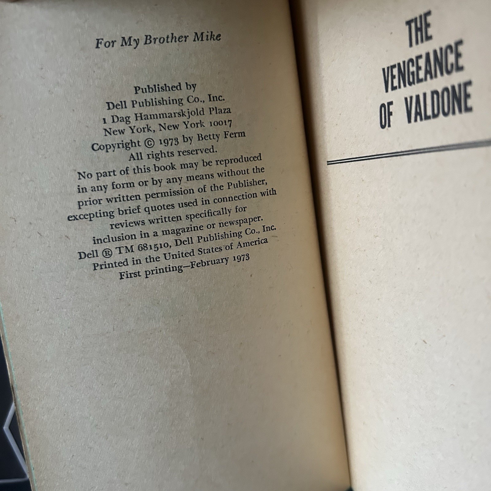 Dark Guardian/Vengeance of Valdone/Emerald Hill Vintage Gothic Paperback x 3