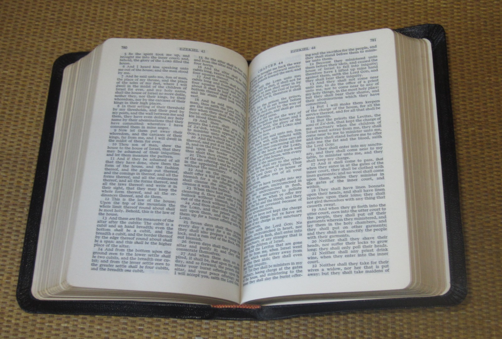 Holy Bible KJV | *Black Leather* National Bible Press RED WORDS NICE