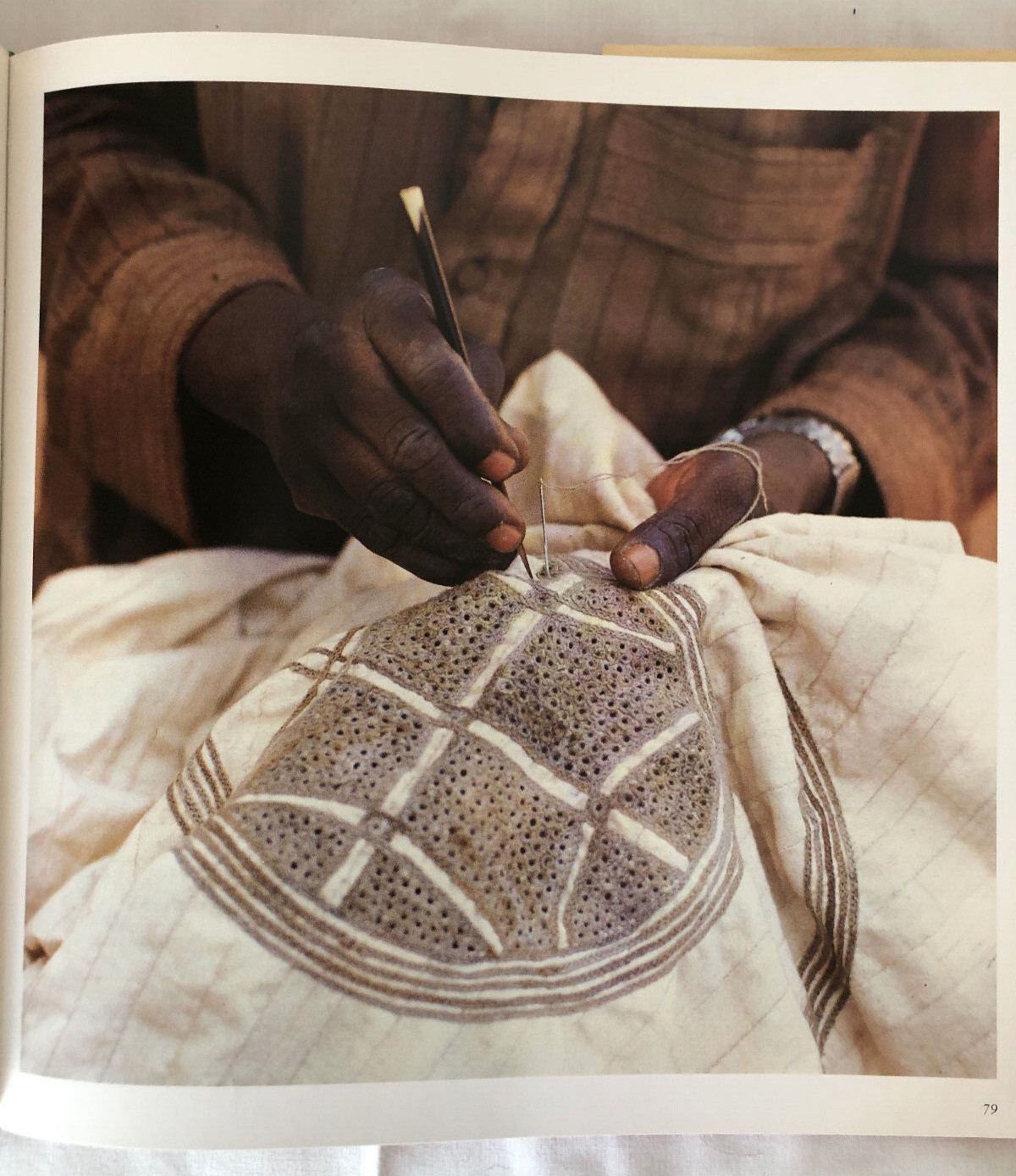 JOCELYNE ETIENNE-NUGUE Crafts and Arts of Living in the Cameroon HB 1982 Ilustra