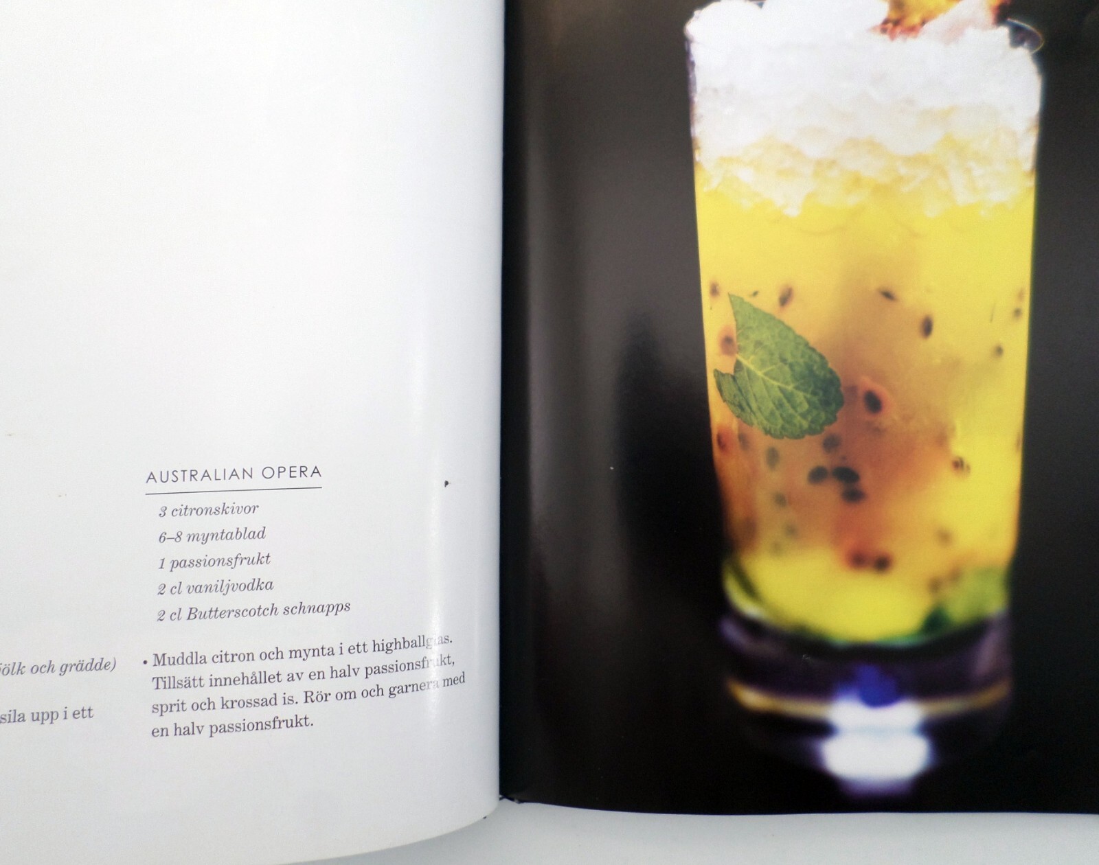 Vodka Med Smak (book is in Swedish) Flavored Vodkas Mixed Drinks 126 Pages Guari