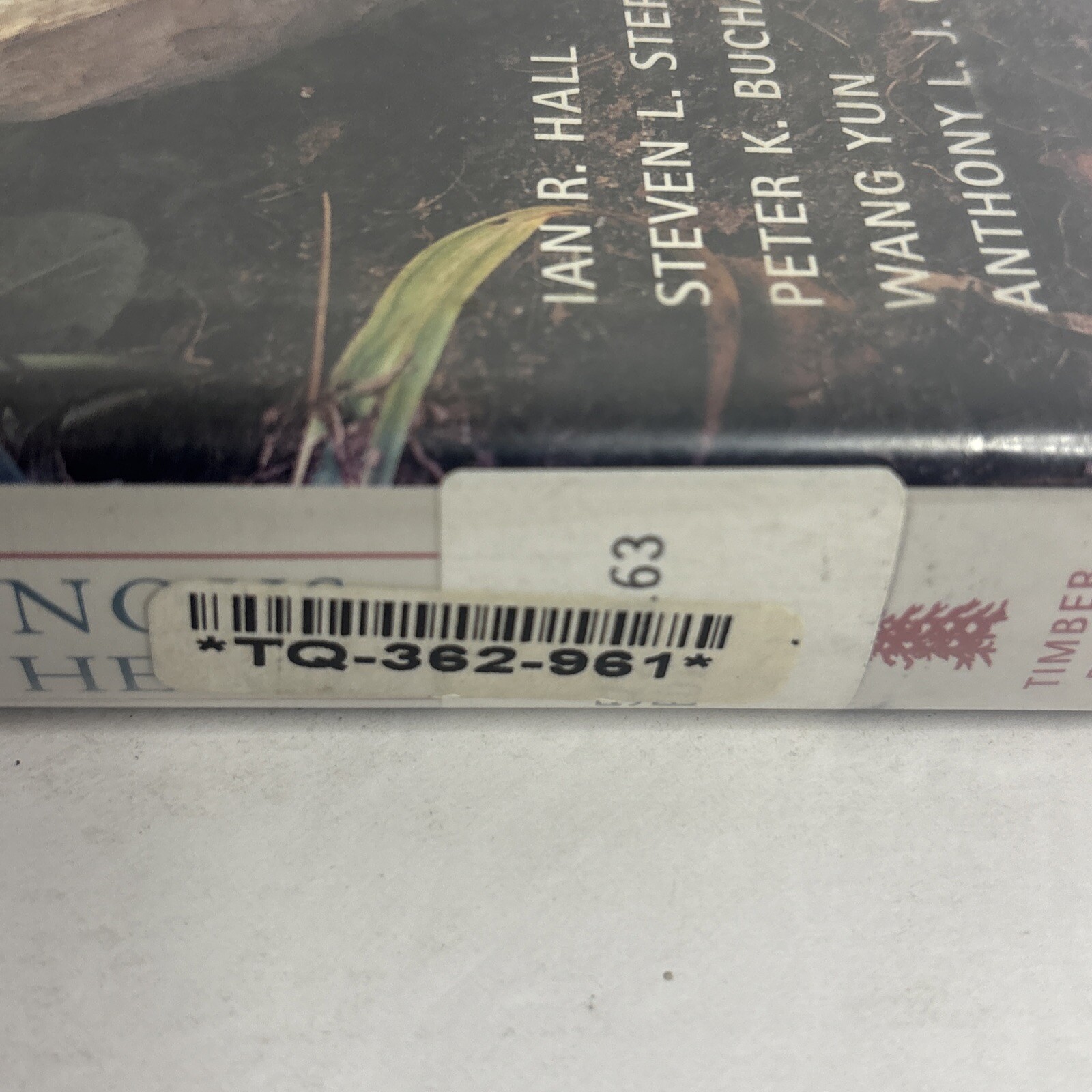 Edible and Poisonous Mushrooms of the World by Hall, Stepheson, Buchanan, Yun