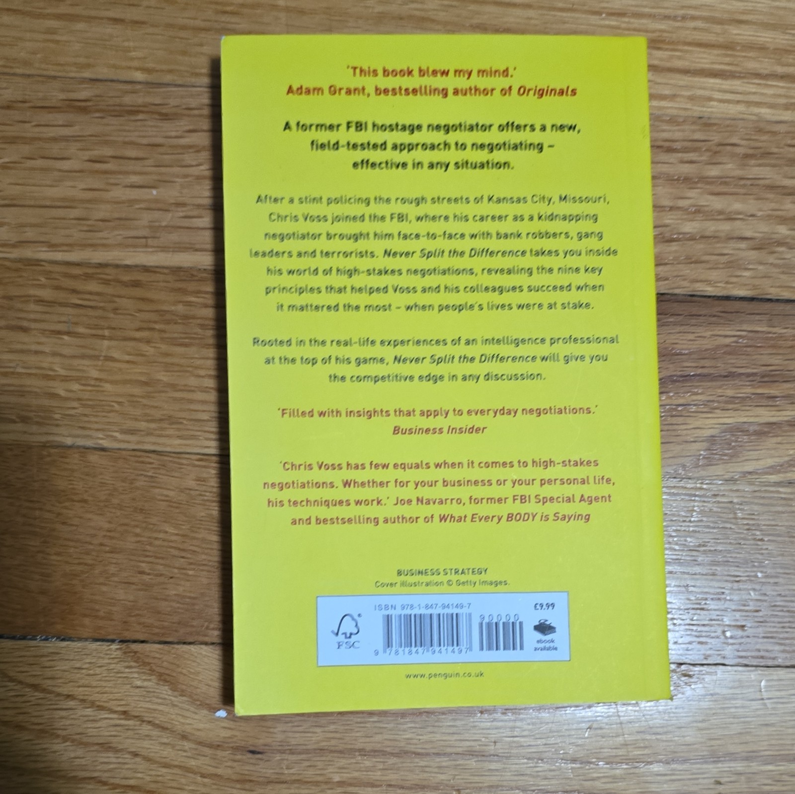 Never Split the Difference Paperback Chris Voss & Tahl Raz Negotiation Penguin