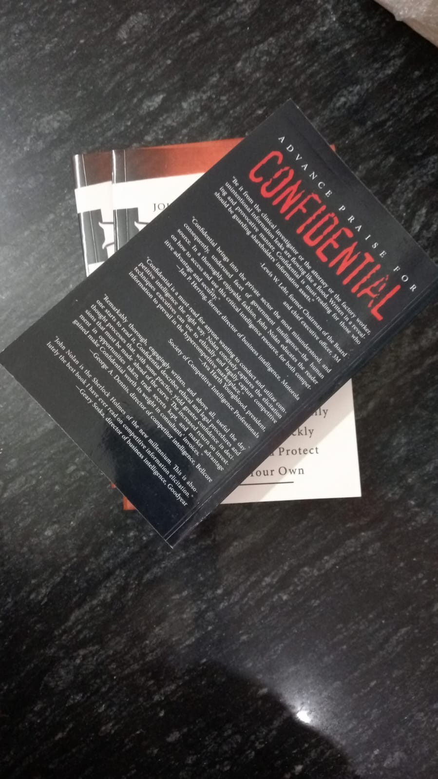 CONFIDENTIAL BY JOHN NOLAN ENGLISH PAPERBACK FREE SHIPPING BRAND NEW (USA ITEM)