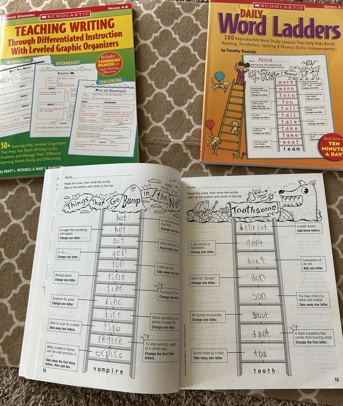 Lot DAILY WORD LADDERS SCHOLASTIC Grade 2-3,4-6 & Teaching writing grade 4-8