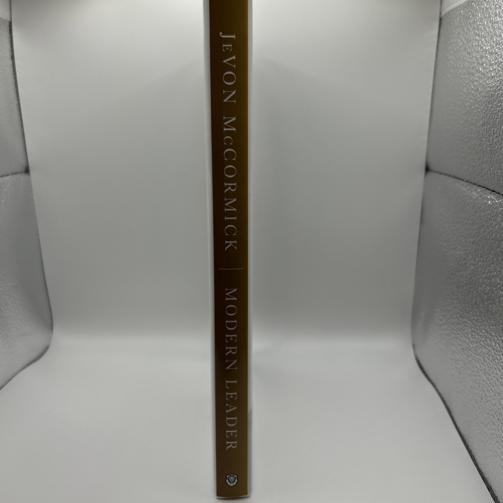 Modern Leader – Hardcover, by McCormick JeVon – Very Good
